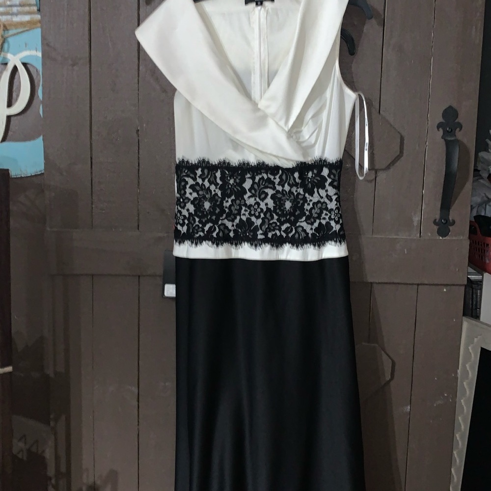 Tadashi Collection- woman’s dress